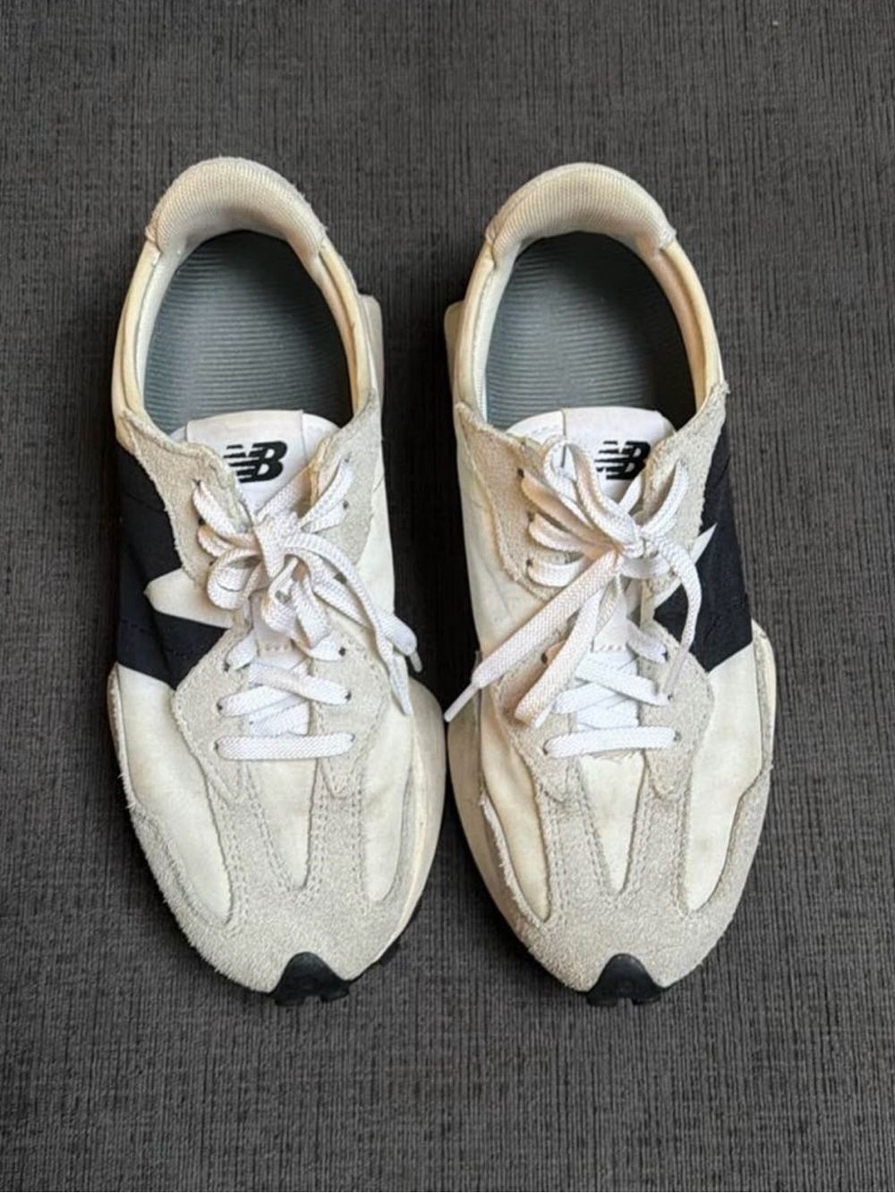 Womenโs New Balance 327
